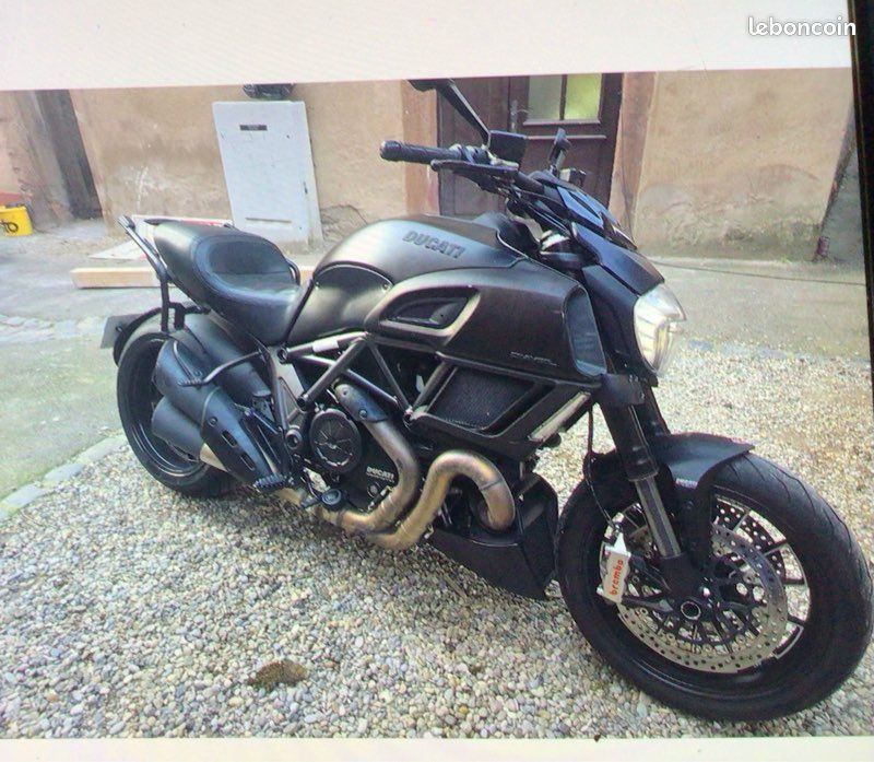 Moto Ducati Diavel Dark (image 1)