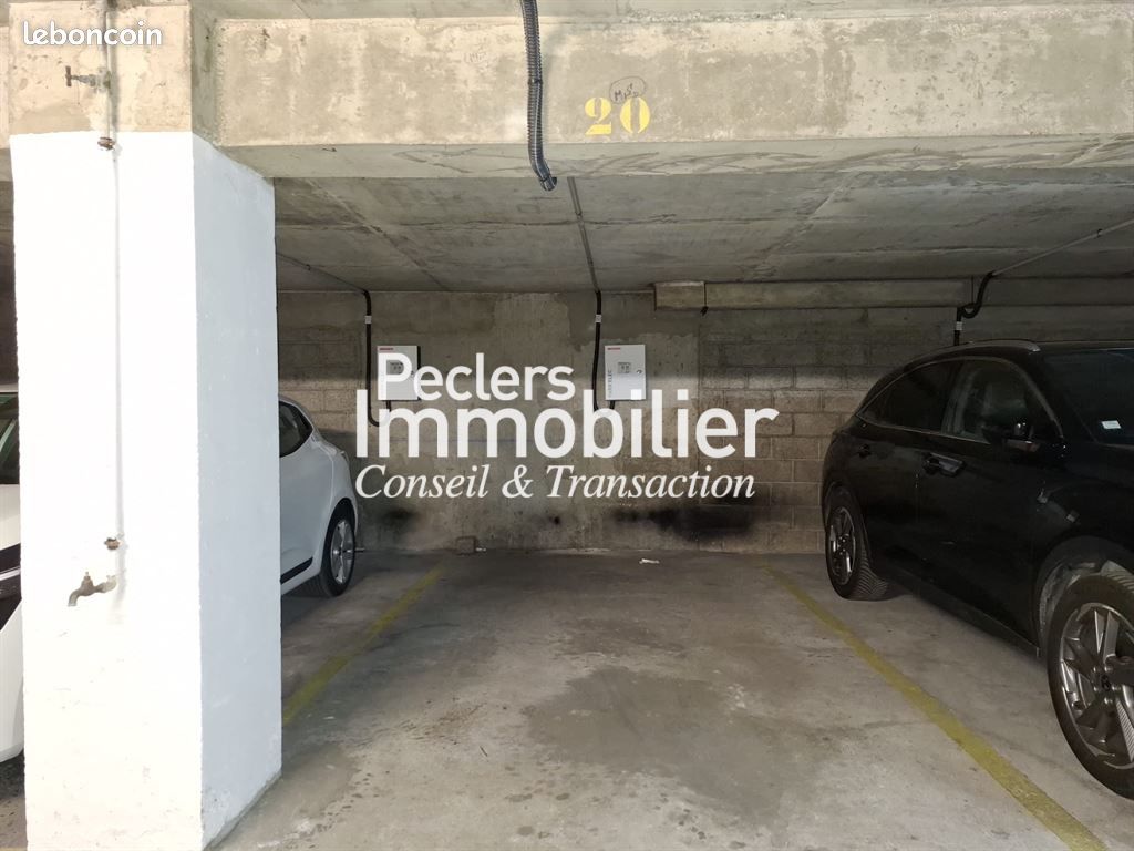 Parking 12 m² · à Rueil-Malmaison · 12 m² · 80 €/mois