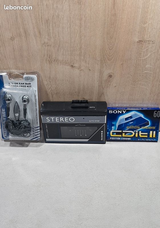 Lots Walkman cassettes-K7 vintage avec écouteurs neufs (image 1)