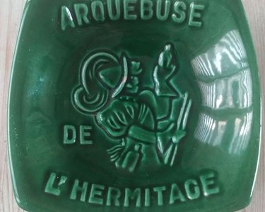 Cendrier Publicitaire Ancien – Faïence – Arquebuse De L'Hermitage – Vintage France
