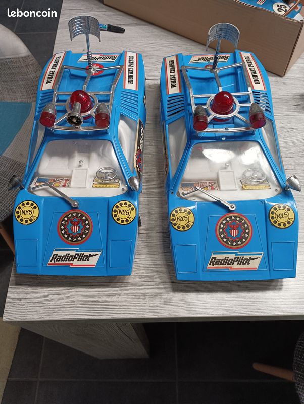 Bonjour je suis à la recherche d'aide pour une ancienne voiture télécommandée de 1989. D'avance merci