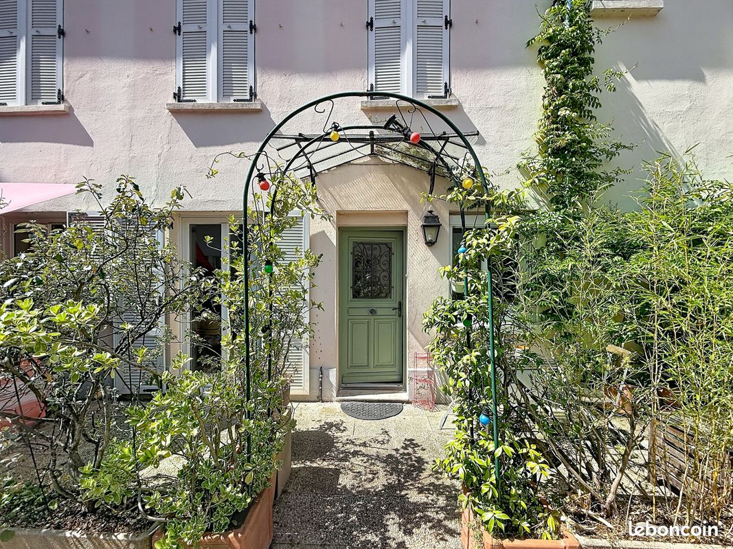 Maison 4 pièces 93 m² · à Courbevoie · 93 m² · 620 000 €