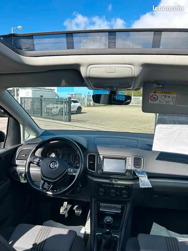 Volkswagen Sharan II 2.0 TDI 150Ch Allstar 7 places – GPS Europe tactile / Toit ouvrant panoramique / Attelage amovible / Radars AV & AR / Climatisation auto (image 4)