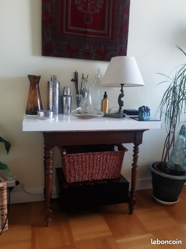 Console avec piètement en bois sombre et dessus blanc laqué (image 2)