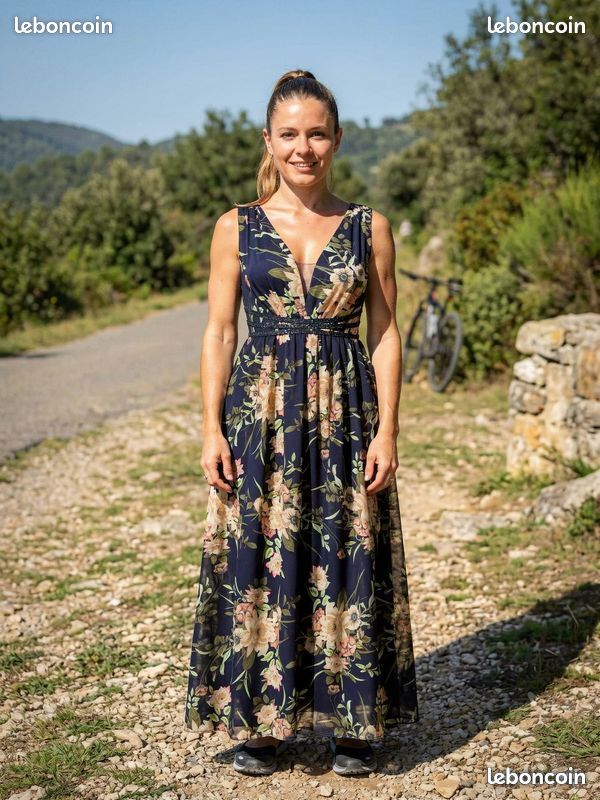 Robe longue fleurie bleu marine taille M neuve (image 1)