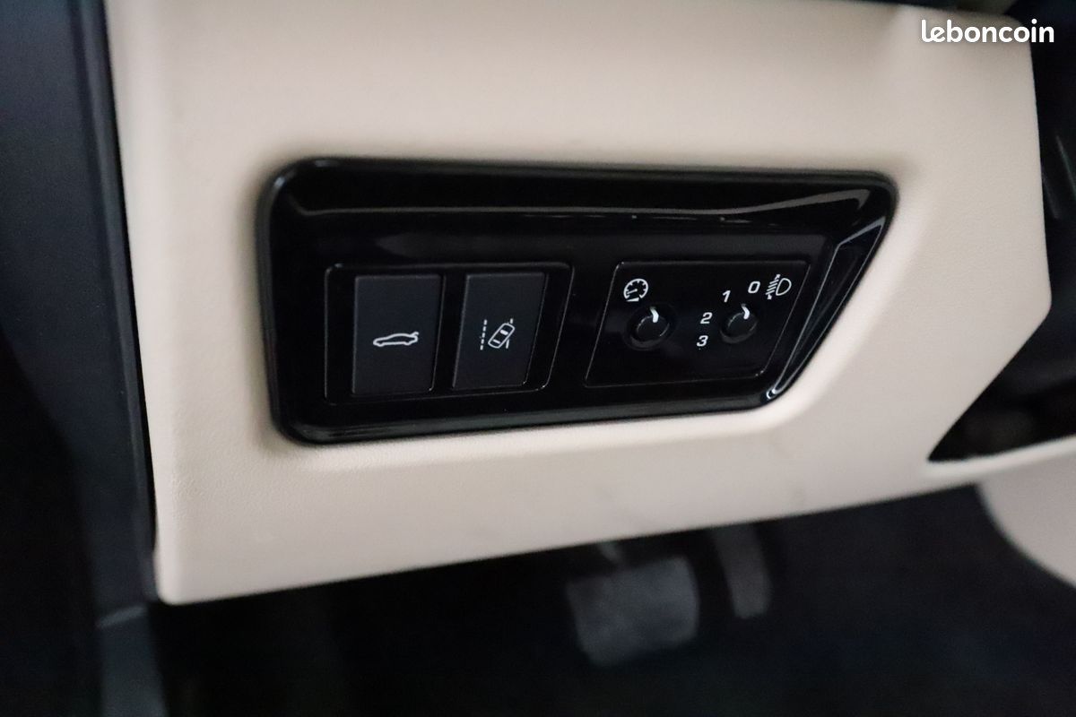Jaguar XE 2.0d Prestige Auto 180 ch (image 26)