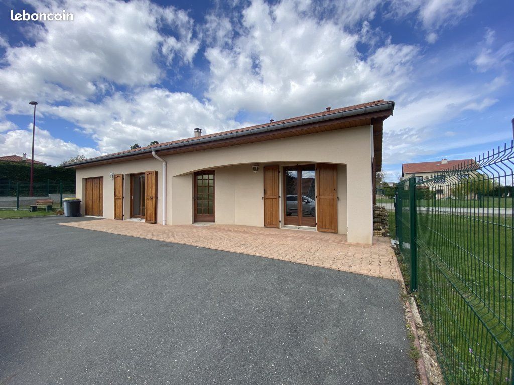 Maison 4 pièces 117 m² · à Essertines-en-Châtelneuf · 117 m² · 860 €/mois