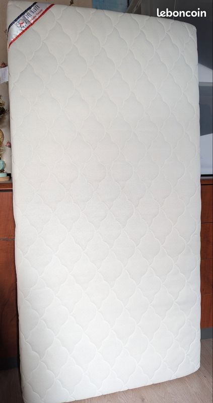 Lit enfant 70x140 + matelas + draps (image 7)