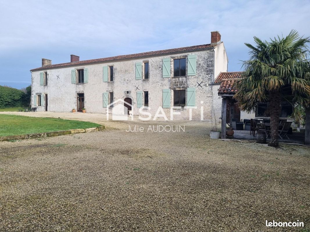 Maison 9 pièces 520 m² · à Chives · 520 m² · 665 000 €