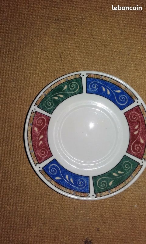 Soucoupe a couleurs de 11 cm(ap) (image 1)