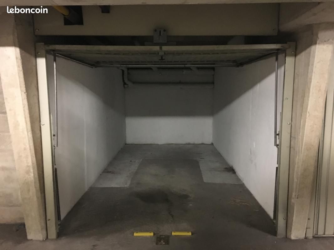 Parking 12 m² · à Achères · 12 m² · 123 €