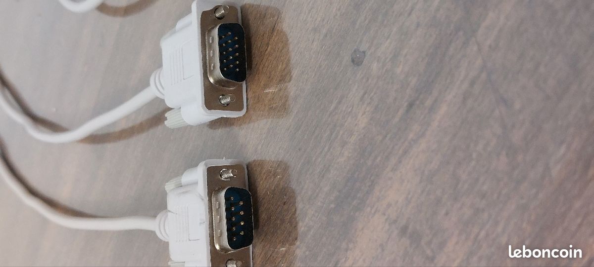Cordon VGA Longueur : 1m45. Mal 15 broches, mal 9 broches (image 1)