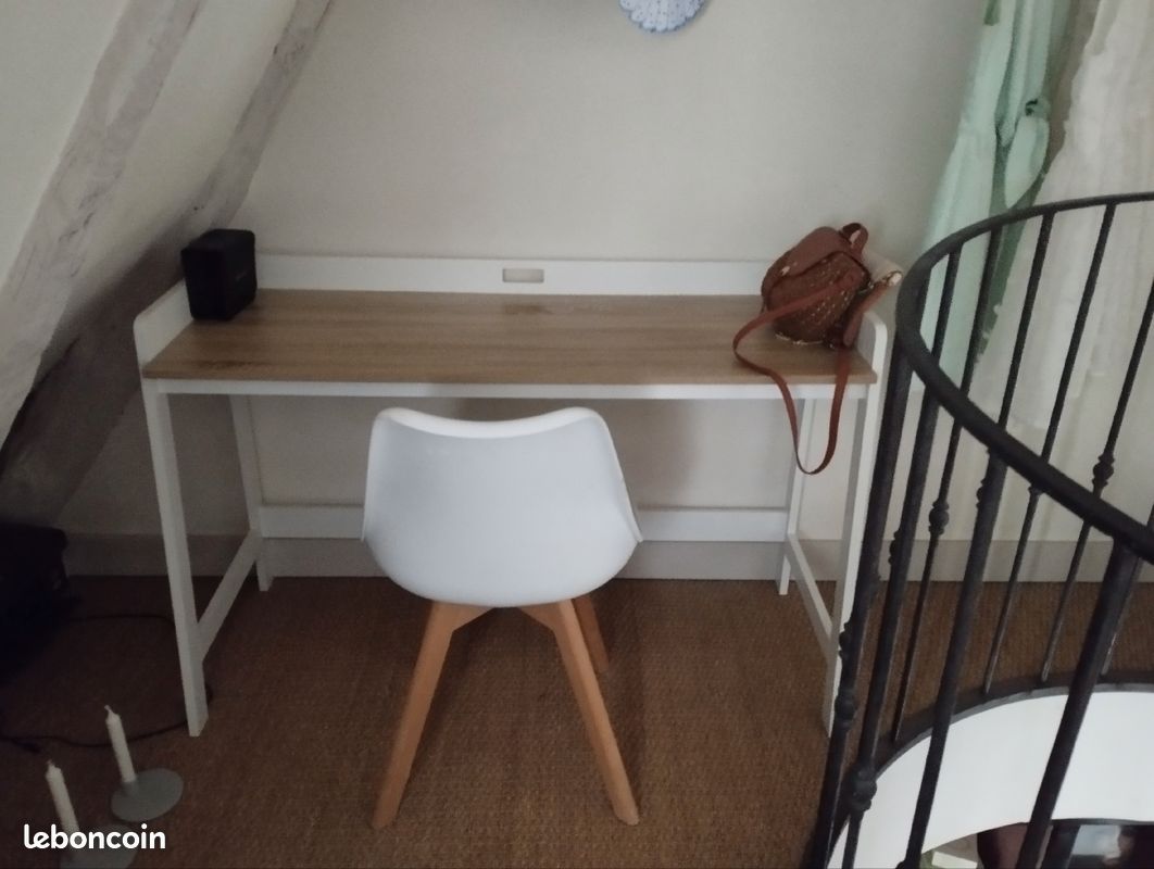 Bureau (image 1)