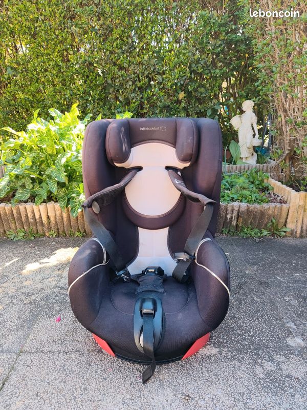 Siege auto axiss bebeconfort
- Siège auto rotatif pour installer et sécuriser l'enfant très facilement
- Inclinaison multi-positions: 8 positions confortables, de la (image 1)