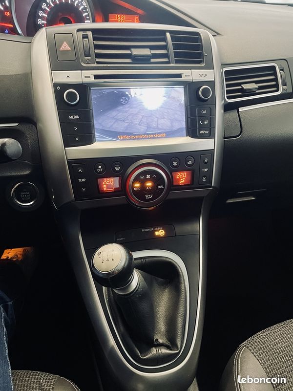 Toyota VERSO 124 D-4D SKYVIEW 5 PLACES (image 6)
