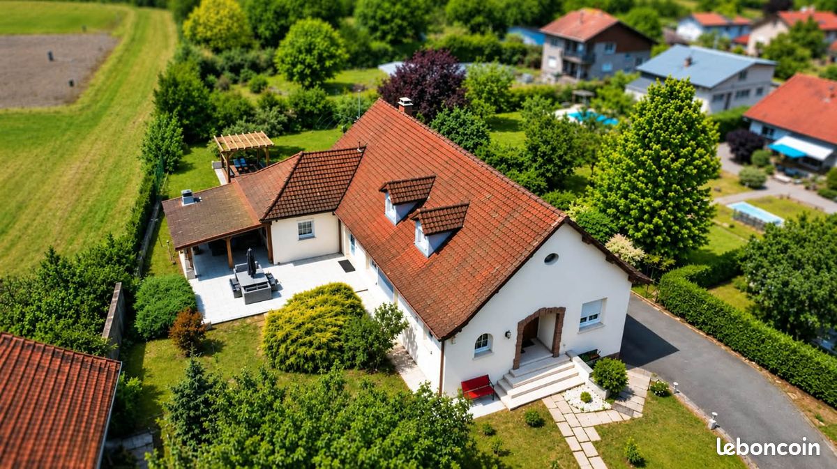 Maison 9 pièces 221 m² · à Charmes · 221 m² · 369 000 €