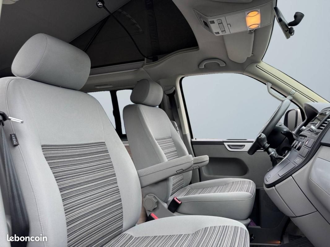 Volkswagen California 2.0 TDI 140 BVM6 – TOIT ÉLECTRIQUE CHAUFFAGE STATIONNAIRE CLIM 3 ZONES RADA... (image 25)