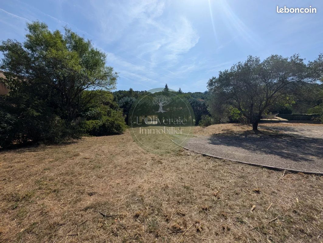 Terrain 620 m² · à La Destrousse · 620 m² · 240 000 €