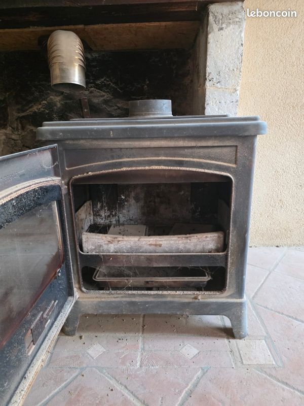 Poêle à bois vintage (image 2)