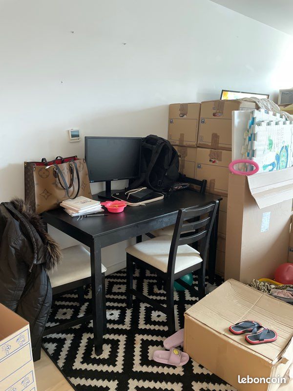 Table à manger avec 4 chaises (image 4)