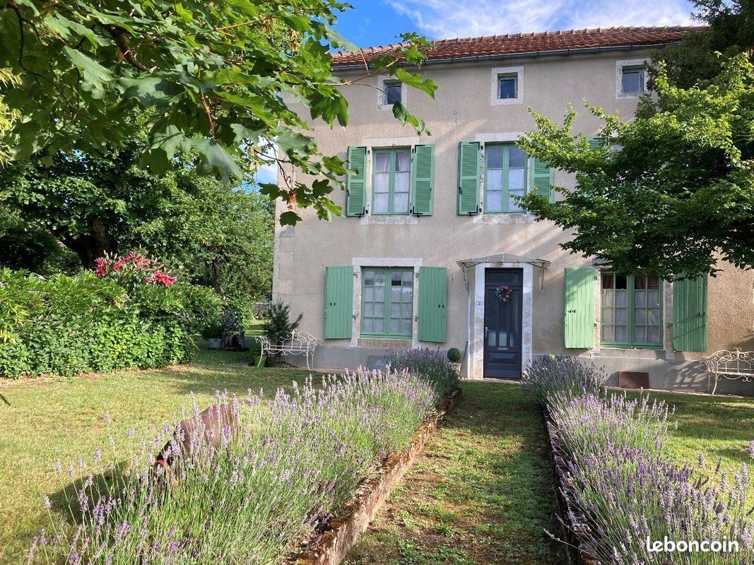Maison 7 pièces 170 m² · à Ruffec · 170 m² · 188 000 €