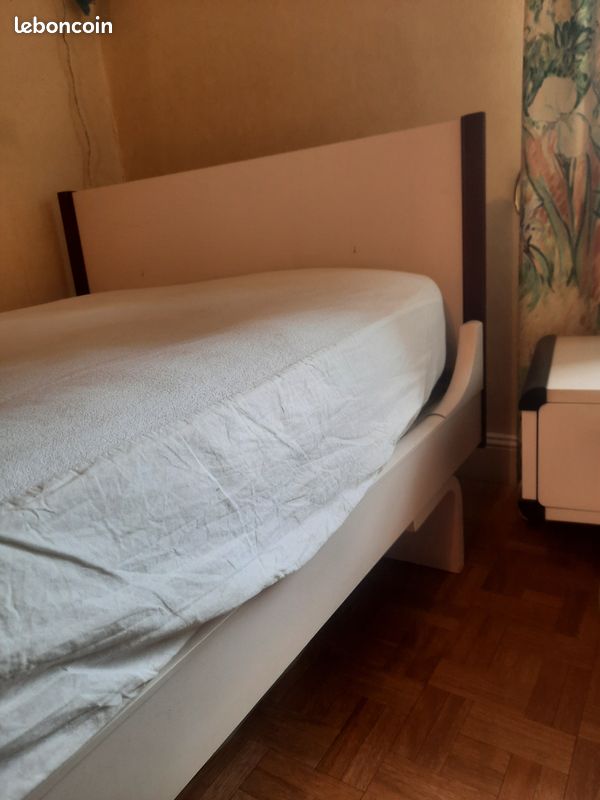 Très belle chambre d'enfant de la marque française GAUTIER : 2 lits, une armoire bureau et une table de nuit style vintage (image 7)