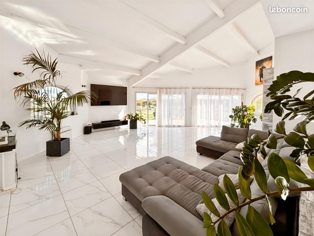 Maison 7 pièces 244 m² · à Juvignac · 244 m² · 695 000 €