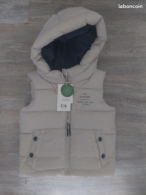 Doudoune sans manches neuf ans C&A Vêtements