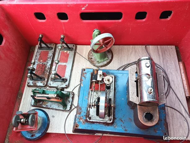 At Auction: WILESCO. Machine à vapeur
