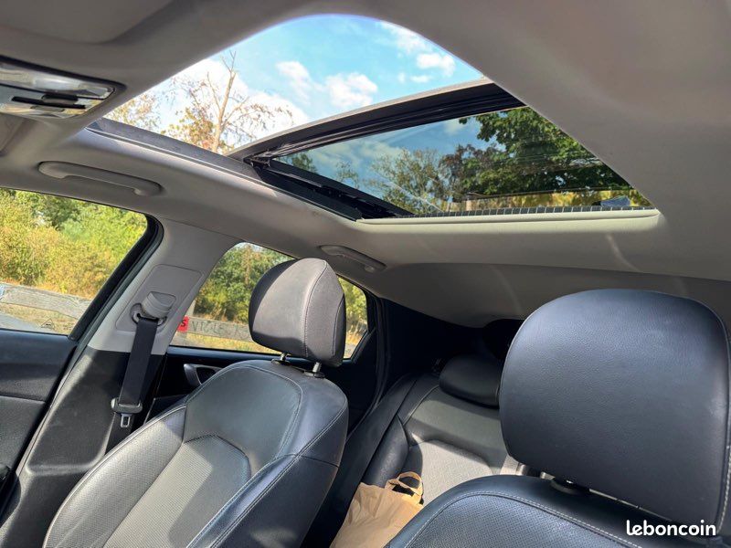KIA XCEED Premium - 2019 - 98 785km - Toit pano - Cuir - GARANTIE 6 MOIS - Historique complet - Excellent état - État neuf - CT vierge - En stock et disponible (image 5)