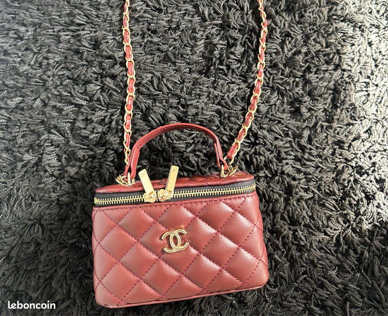 Sac bandoulière à zip effet perforé lézard Fuchsia F9672-1 Célia (Rouge