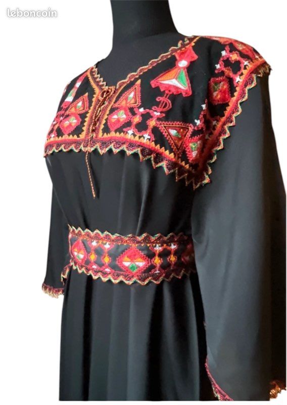 Robe kabyle traditionnelle noire taille unique Vêtements