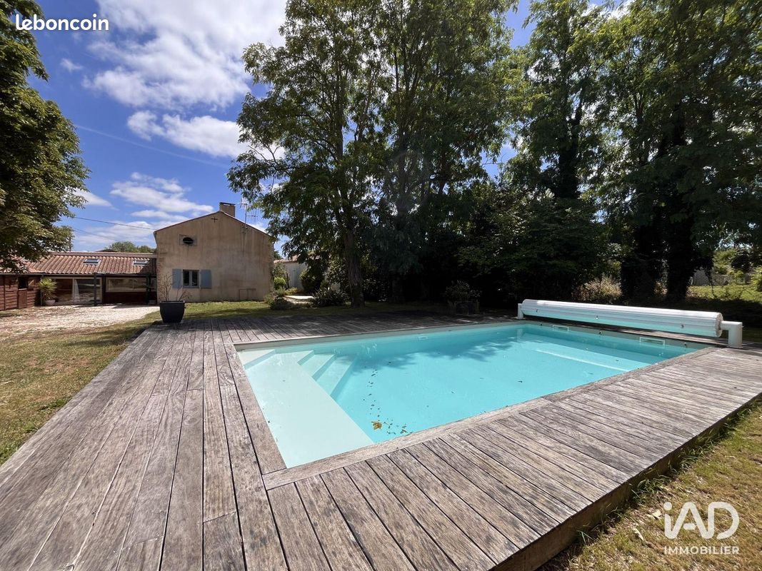 Maison 8 pièces 260 m² · à Vouhé · 260 m² · 398 000 €
