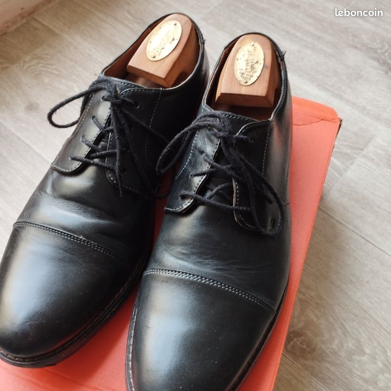 Paire de souliers Clarks T 43 (image 2)