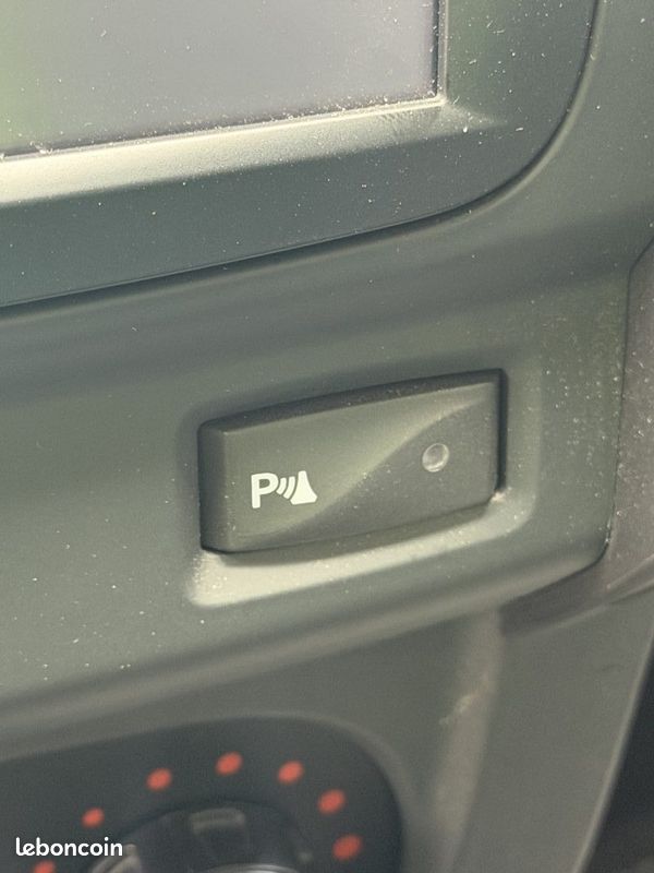 DACIA DUSTER 1.2 TCE URBAN EXPLORER 2015 - 69 308Kms - Parfait Etat - Premier Main - Suivit DACIA (image 15)