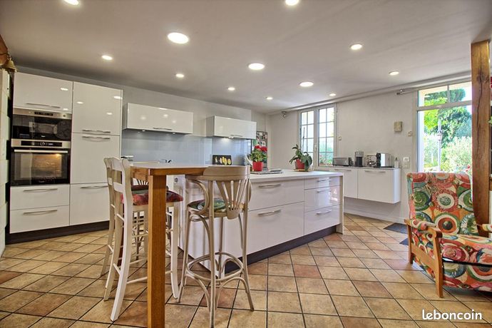 Maison 15 pièces 411 m²