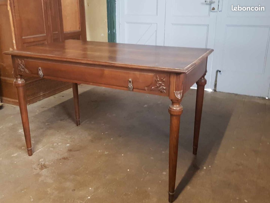 Bureau (image 1)