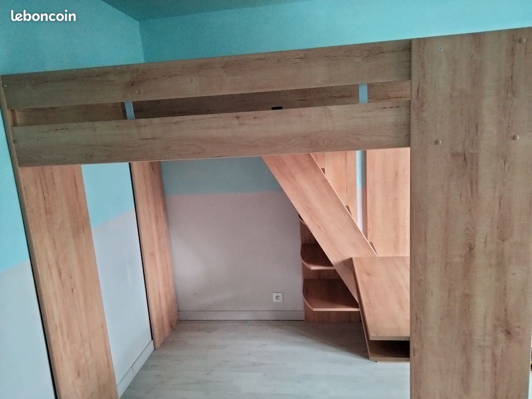 Lit mezzanine (image 3)