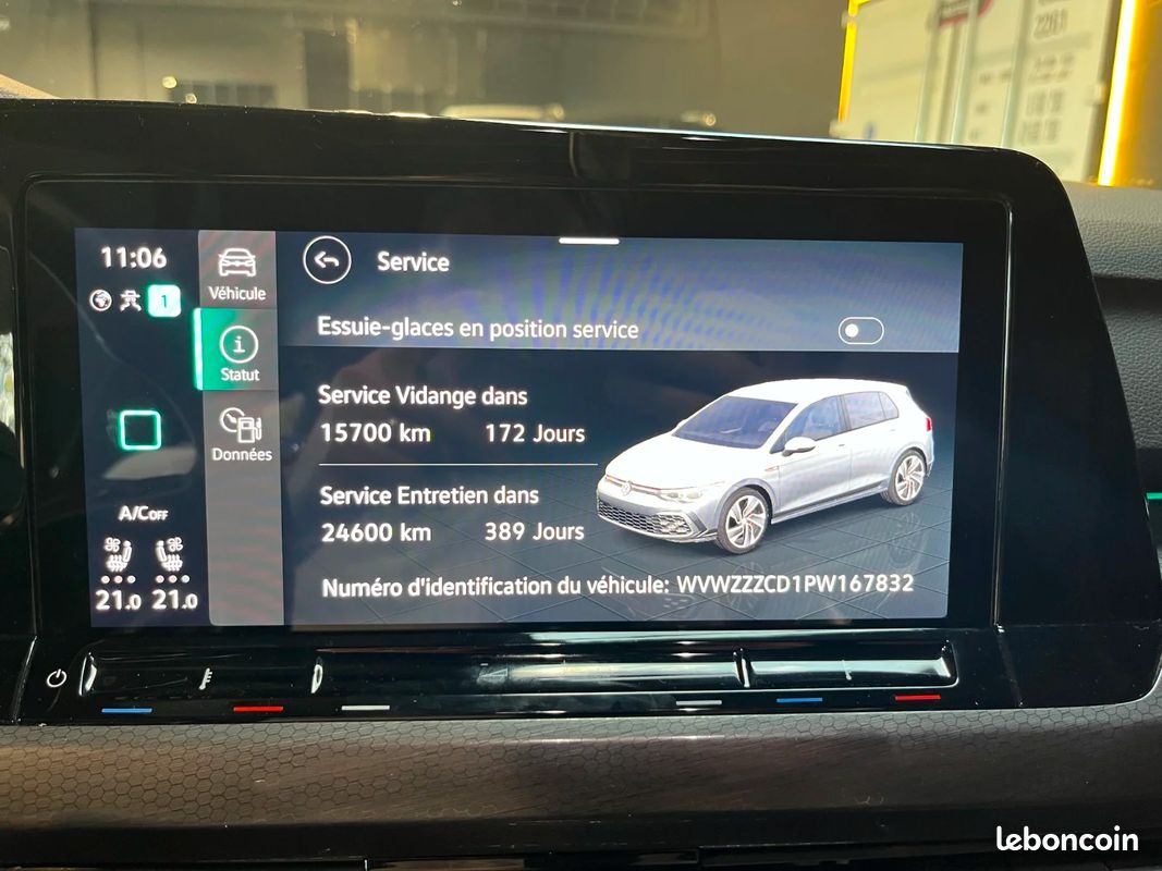 VOLKSWAGEN GOLF 8 GTI 2.0 TSI 245 CH - Pack CUIR / TOIT PANO / SUIVI VW (image 32)