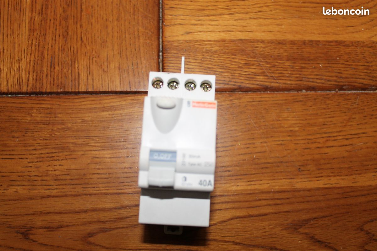 Interrupteur différentiel Merlin Gerin 40A (image 1)