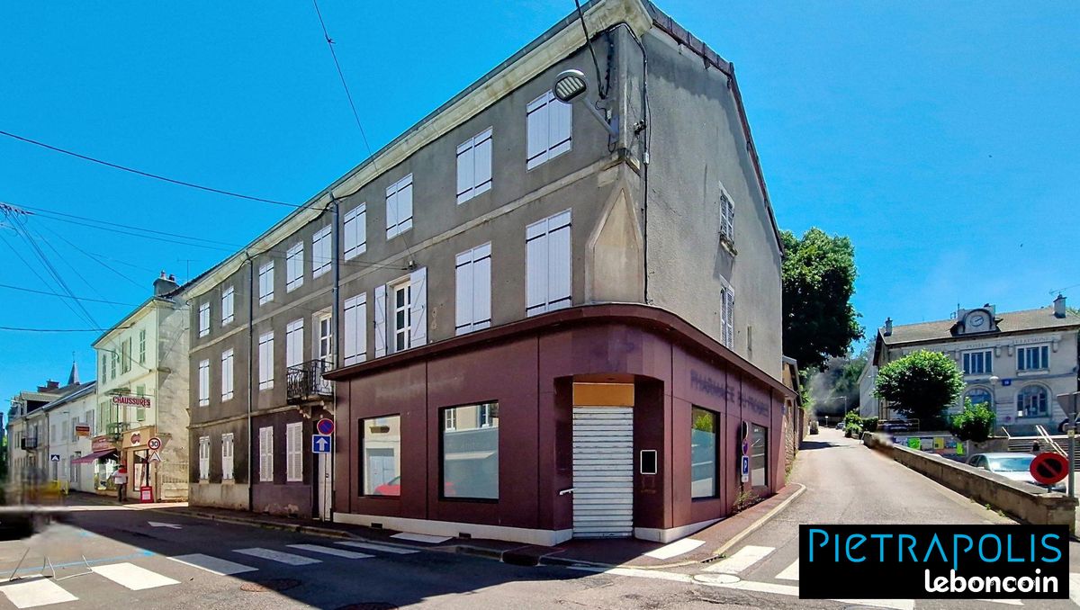 Maison 10 pièces 490 m² · à La Clayette · 490 m² · 450 000 €