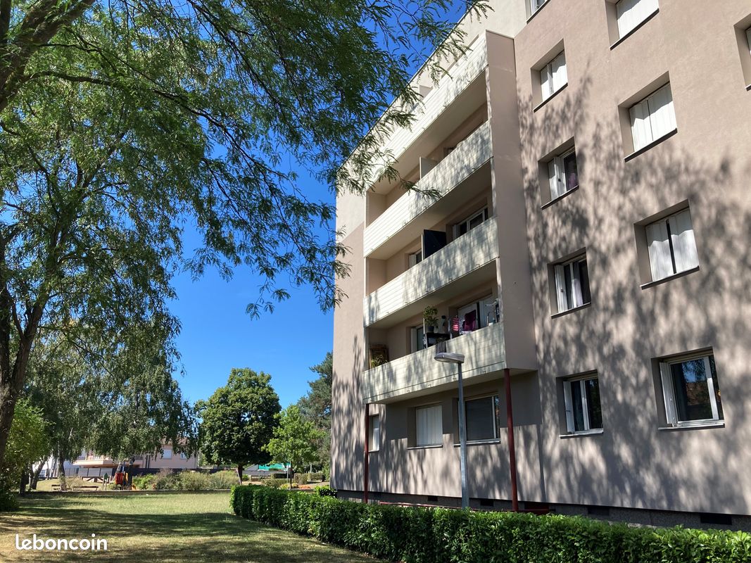 Appartement 2 pièces 45 m² · à Roanne · 45 m² · 325 €