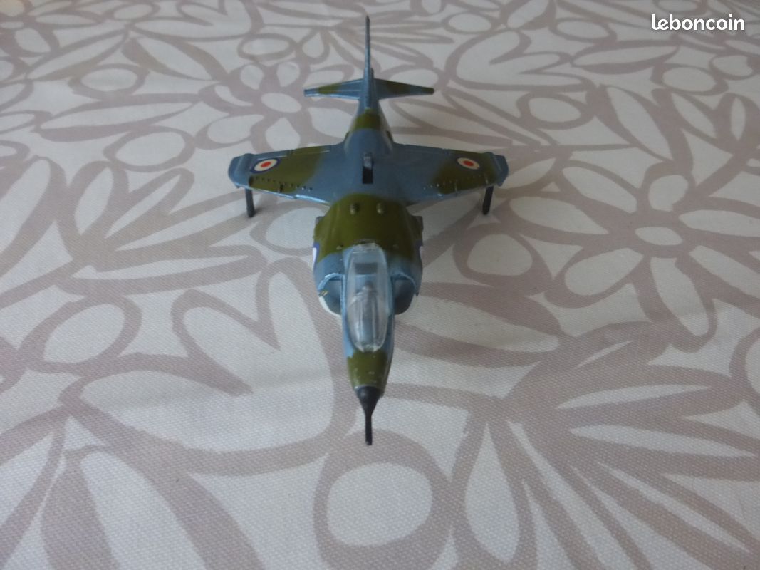 Dinky Toys Avion 64 C Potez 63 meccano made in France Ce bimoteur est moulé d'une seule pièce en zamac et muni d'hélices à trois pales - Collection