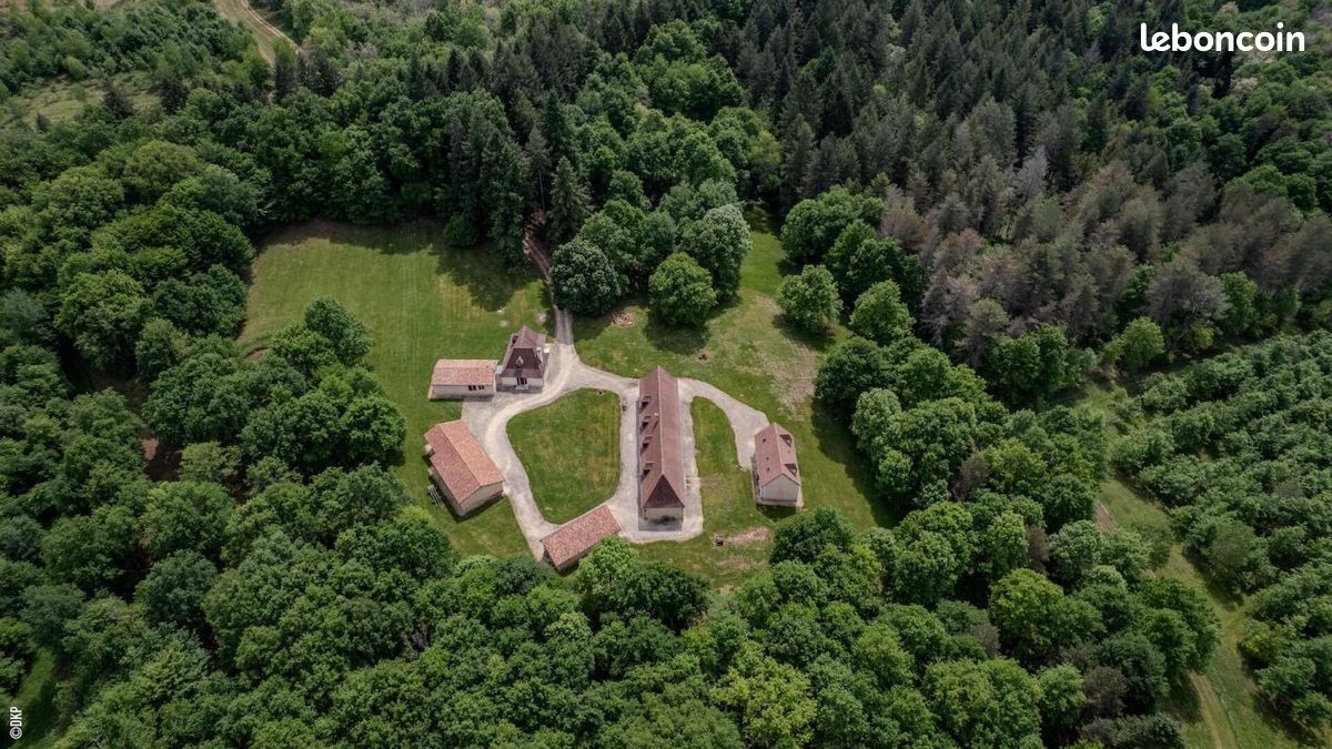 Maison 5 pièces 160 m² · à La Douze · 160 m² · 1 575 000 €