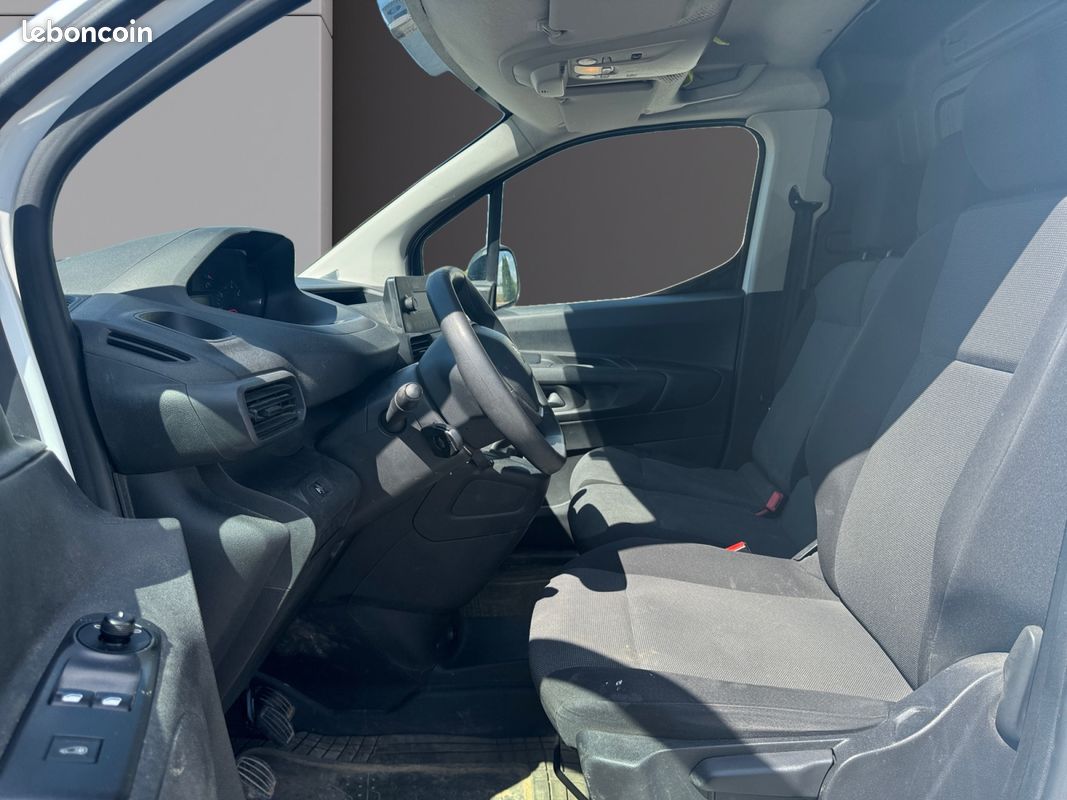 PEUGEOT PARTNER CAMIONNETTE/MONOSPACE STANDARD 1000KG 1.5 BLUE HDI 100 GRIP 100Ch Garantie 12 mois (image 12)