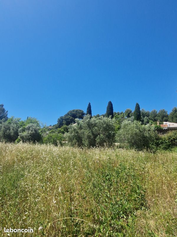 Terrain 900m² libre contructeur · à Marseille · 322 000 €