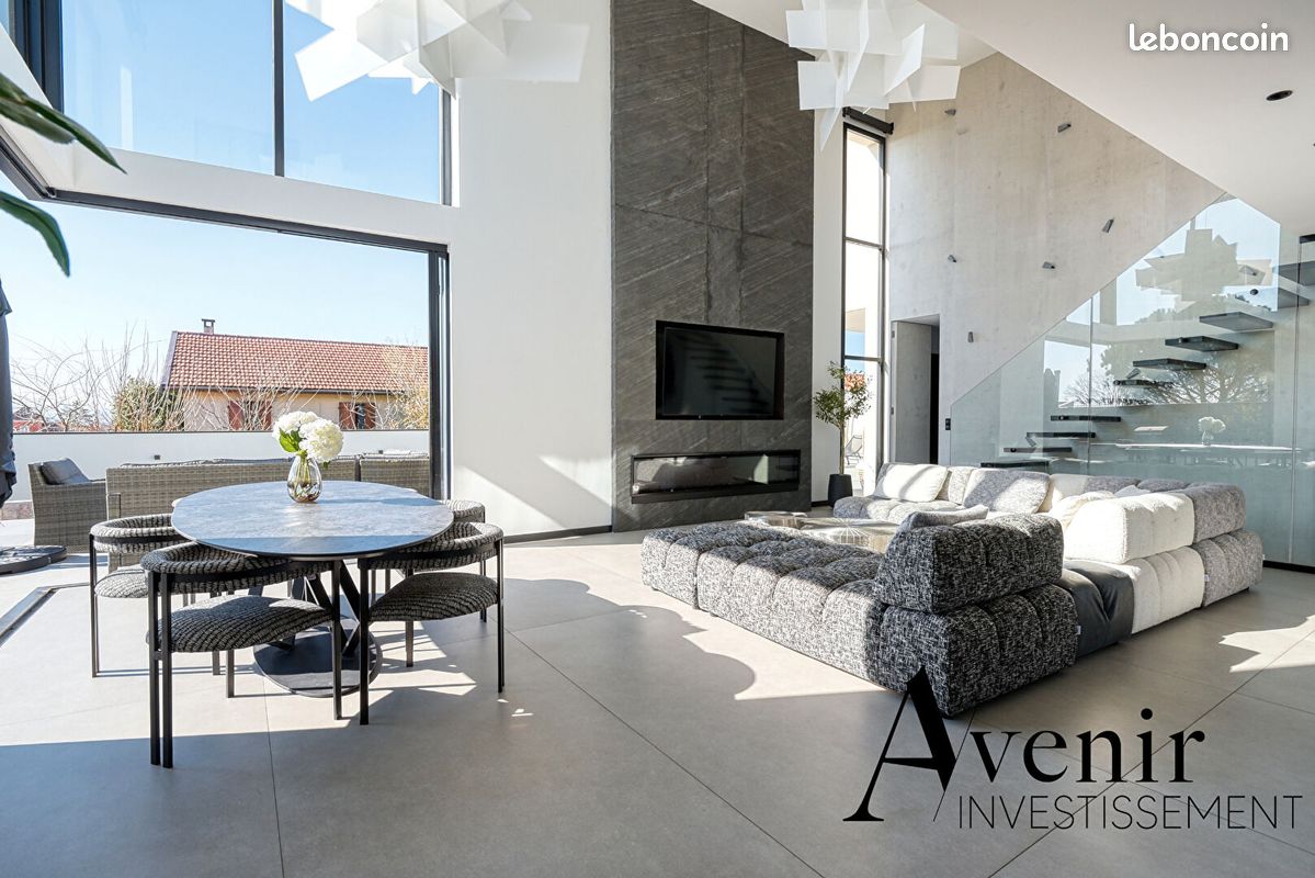 Maison 8 pièces 322 m² · à Décines-Charpieu · 322 m² · 1 290 000 €