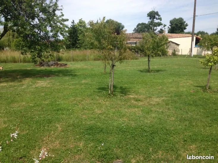 Terrain non viabilisé 350 m² autorisation mairie · à Les Herbiers · 53 000 €