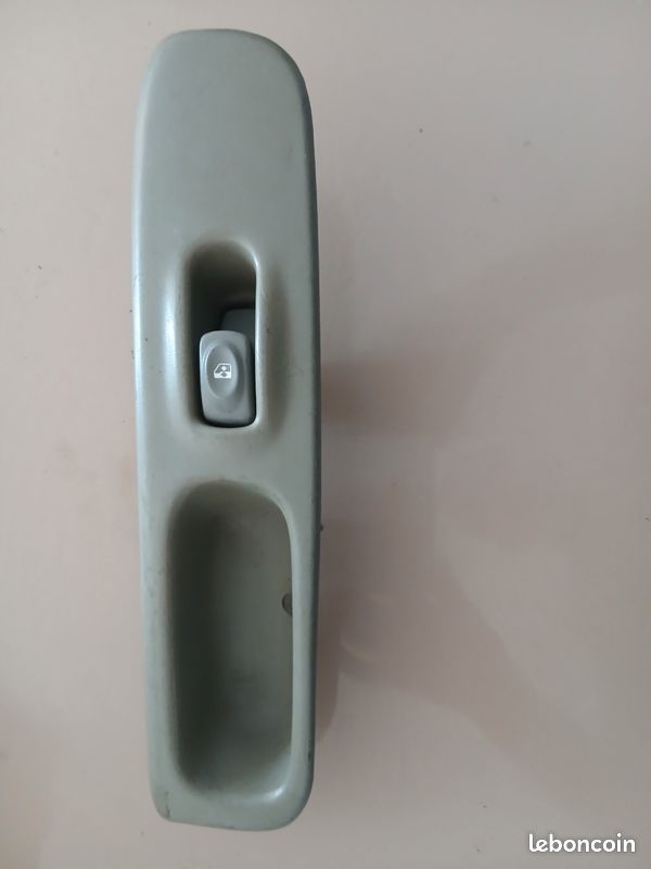 Poignet avec bouton-lès vitre Renault twingo une (image 1)
