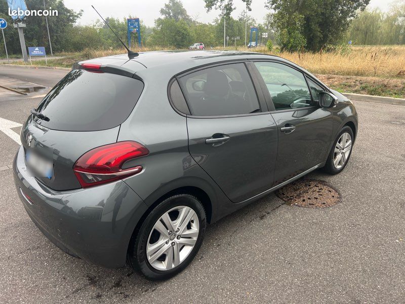 Peugeot 208 (image 2)